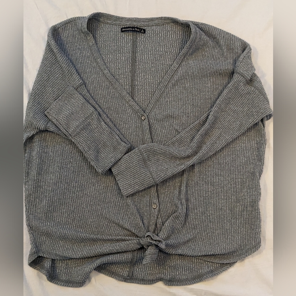 Abercrombie & Fitch Gray Ribbed V-Neck Button Front Top